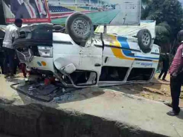 Ambulance Carrying Corpse Collides With A Moving Van In Uyo (Photos)
